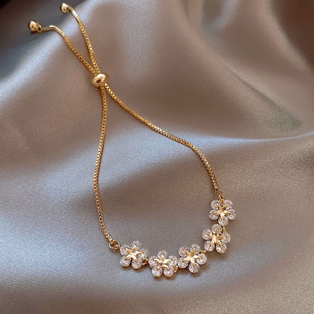 Flower Rhinestone Gold Tone Adjustable bracelet - Picture 3 of 4